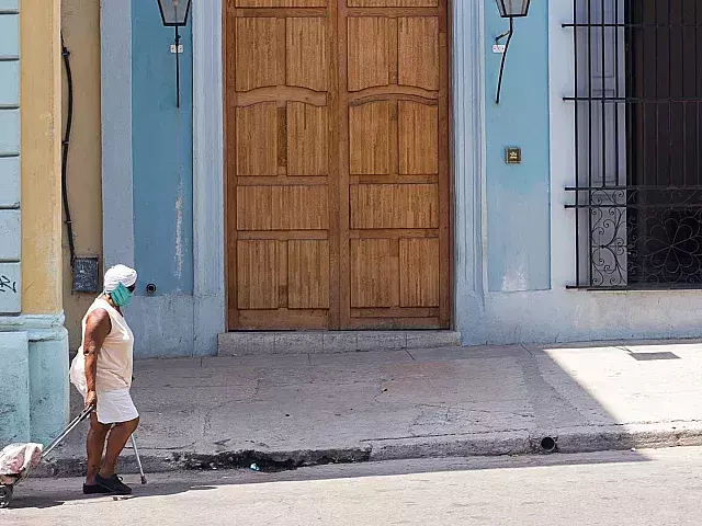 Nada es eterno en este mundo. Solo Dios. Ningún sistema durará para siempre. Ninguna estructura económica, política o social es irreformable, ni es “dogma de fe”