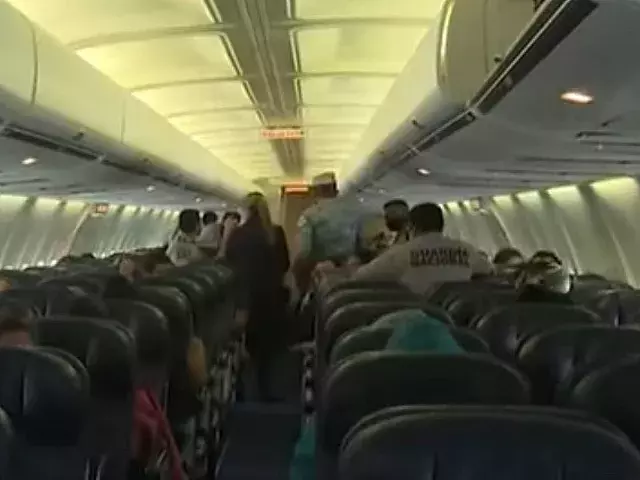 México retorna a Cuba a otros 104 migrantes. Captura de pantalla