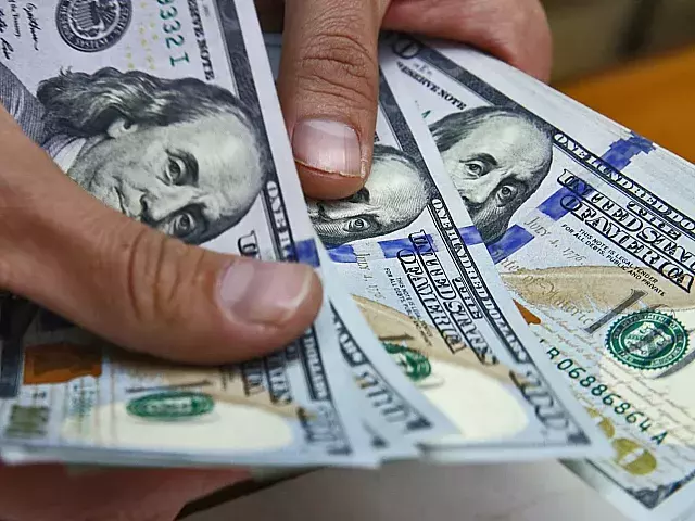 Dólar llega a 190 pesos en mercado informal