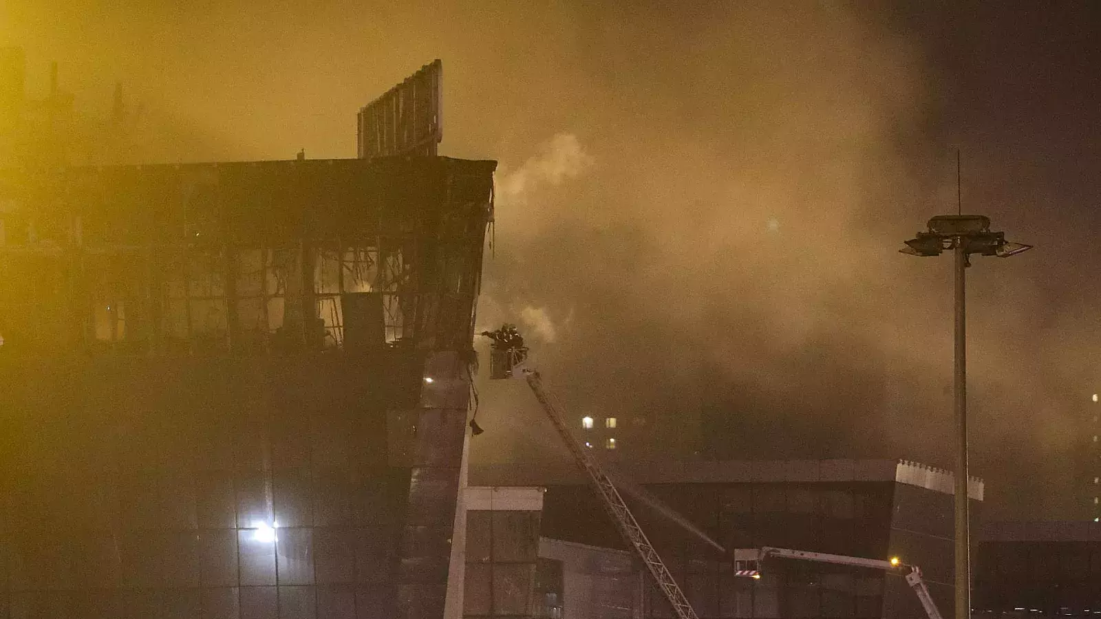 Grupo terrorista Estado Islámico reivindica atentado en Moscú, que deja al menos 60 muertos