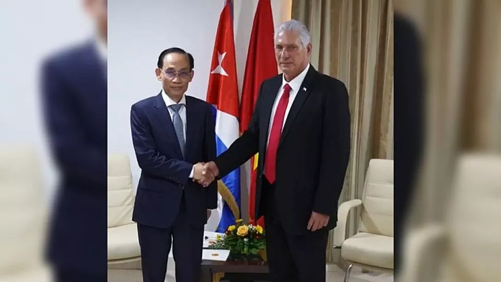 Encuentro con el canciller vietnamita Le Hoai Trung