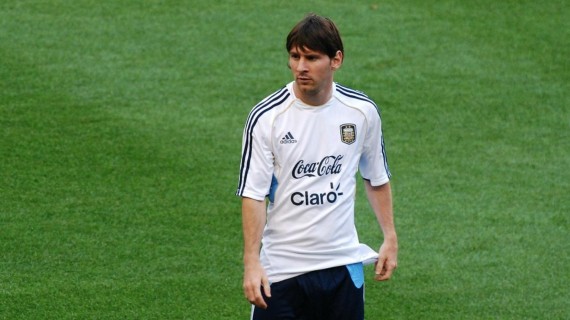 Messi vistiendo uniforme de Argentina. Foto: Joscarfas