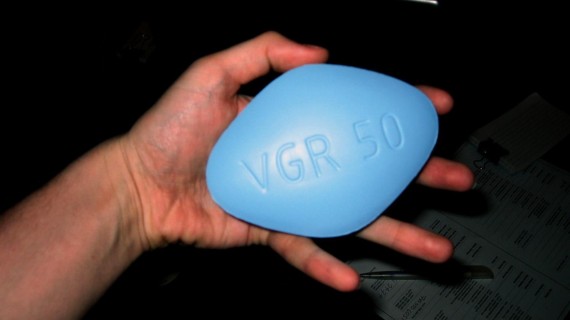 Imagen de referencia de pastilla gigante de Viagra. Foto: Simon Willison