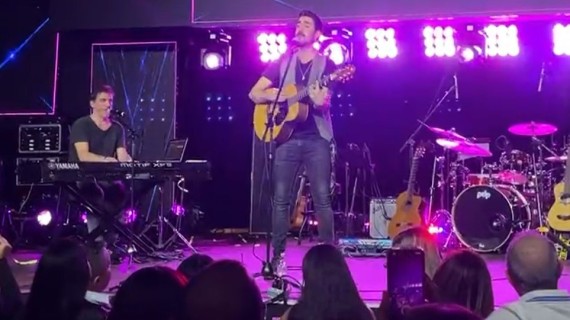 Alex Ubago