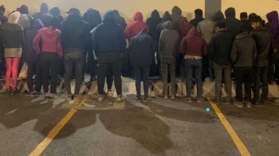 Migrantes liberados en Ciudad Juárez. Foto: Agencia Estatal de Investigación Chihuahua
