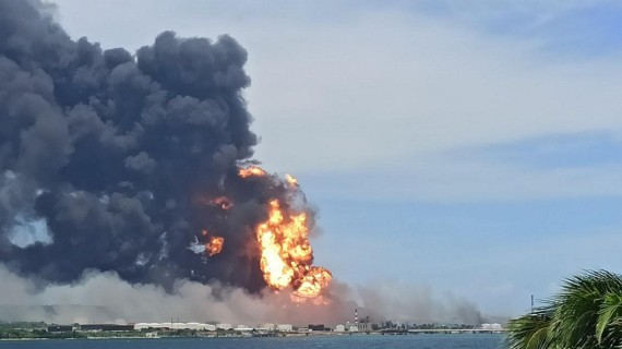 Incendio en Matanzas. Foto: Cubadebate