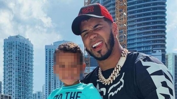 Anuel AA acusado en los tribunales por la madre de su hijo. Foto: RRSS