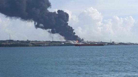 Buque María Cristina llega a la bahía de Matanzas. Foto: Oliver Zamora/Cubadebate