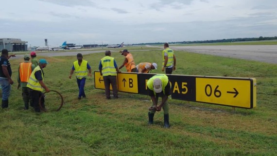 Aeropuertos cubanos suspenden vuelos por huracán