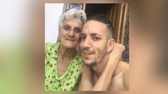  Deivis Alpizar junto a su madre de 71 años