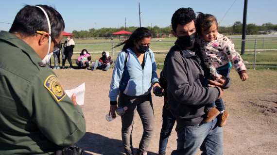 Patrulla Fronteriza pide a migrantes "evitar cruzar ilegalmente" a EEUU