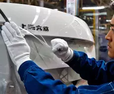 Estadounidenses se oponen a plantas de autos eléctricos propiedad de China en EE.UU.